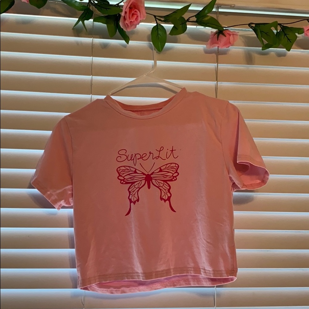 Brand new crop top!! 🤍🤍🦋